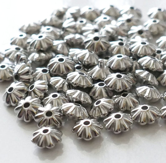 30x Corrugated Striped Cone Acrylic 6mm Silver tone UFO Spacer Beads D125